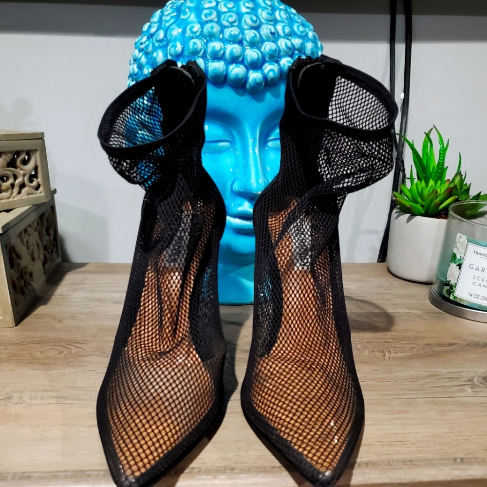 Steve Madden Black Heels Elegant Design
